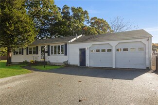 98 Almy St, Warwick, RI 02886