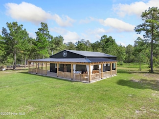 500 Tomahawk Rd, Maple Hill, NC 28454
