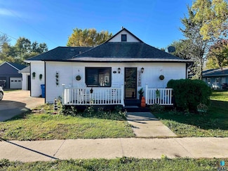 311 E Norton Ave, Salem, SD 57058