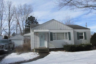 52 Camley Dr, Waterford, MI 48328