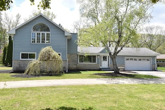 12001 Parkview Ln, Hales Corners, WI 53130