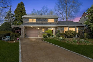 4 Oxford Place, Rockville Centre, NY 11570