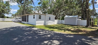 813 Oakwood Cir, Wildwood, FL 34785