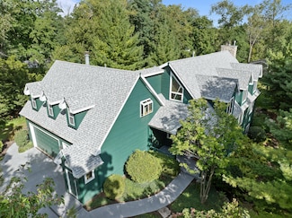 765 Brickley Ct, Fontana, WI 53125