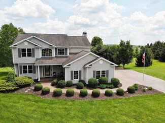 2075 Oak Ridge Cir, Nashport, OH 43830