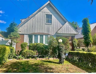 13179 233rd St Unit 2, Rosedale, NY 11422