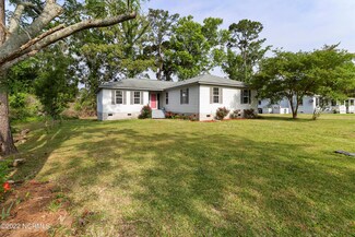 404 Hadnot Ave, Maysville, NC 28555