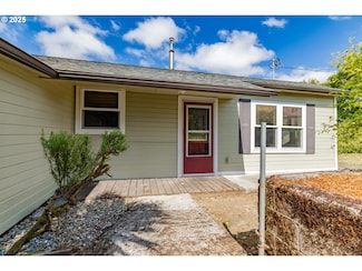512 4th St, Myrtle Point, OR 97458