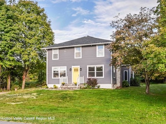 40 Cummings Ln, Highland, NY 12528