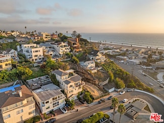 210 Montreal St, Los Angeles, CA 90293