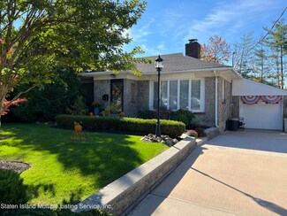 142 Clarke Ave, Staten Island, NY 10306