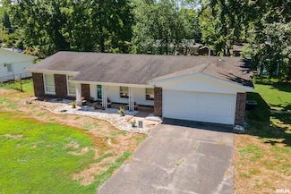 3103 W Woodlawn Place, Marion, IL 62959