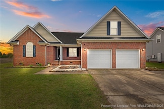5841 Blue Sky Ln, Hope Mills, NC 28348