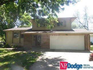 1107 La Port Dr, Papillion, NE 68046
