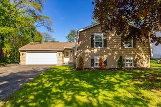 4435 Black Partridge Ln, Lisle, IL 60532