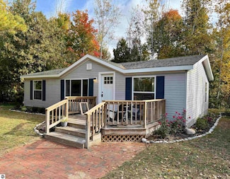 580 N Popp Rd, Lake Leelanau, MI 49653