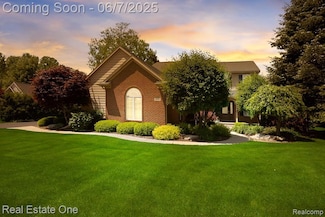 468 Orchard Ridge Dr, Lake Orion, MI 48362