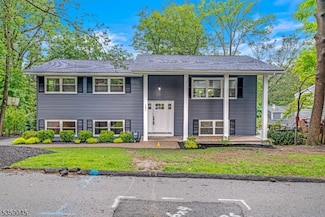 192 Mohawk Trail, Wayne, NJ 07470