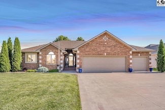 1112 Forest Ct, McPherson, KS 67460