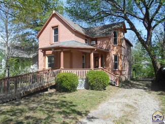 966 SW Lindenwood Ave, Topeka, KS 66606