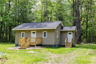 225 Queen Lake Rd, Phillipston, MA 01331