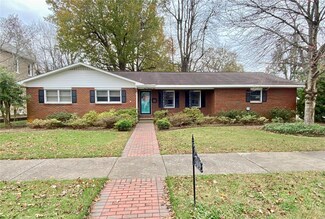 309 E Commercial St, Charleston, MO 63834