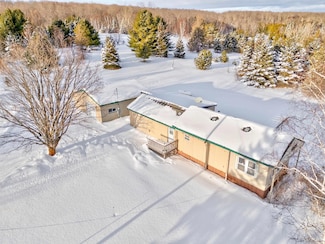 3640 Quarry Rd, Gulliver, MI 49840