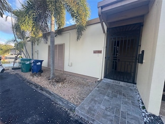 7000 Crown Gate Ct, Hialeah, FL 33014