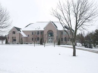 9 Mcglashen Dr, South Barrington, IL 60010