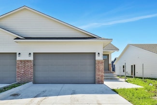 9197 E Chris St, Bel Aire, KS 67226