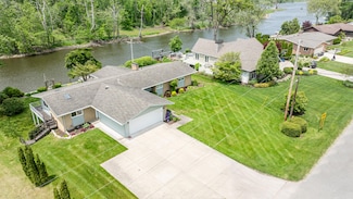 2310 Riverbend Dr, Benton Harbor, MI 49022