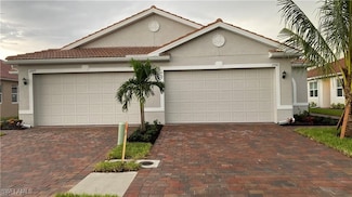 2977 Royal Gardens Ave, Fort Myers, FL 33916