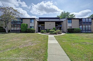 40 Meadow Green Cir Unit E, Manalapan, NJ 07726