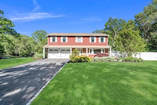 17 Woodview Dr, Nesconset, NY 11767