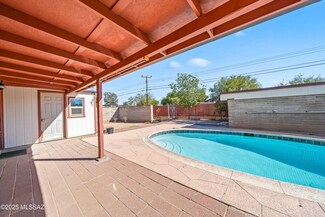 4610 E Calle Aurora, Tucson, AZ 85711