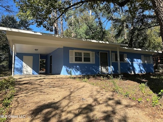 2725 Charleston Dr, Jackson, MS 39212