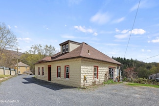 65 Cross Rd, Clarksburg, MA 01247