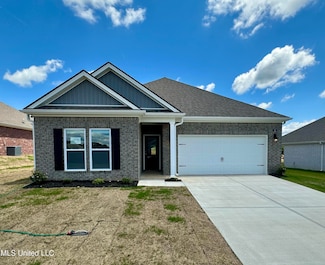 32 Pickwick Place, Byhalia, MS 38611