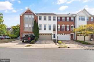 6631 Hunter Creek Ln, Alexandria, VA 22315