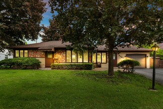 2702 Hawk Ln, Rolling Meadows, IL 60008