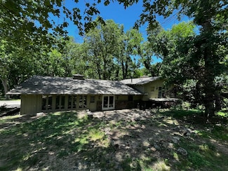 805 E 13th St, Cassville, MO 65625