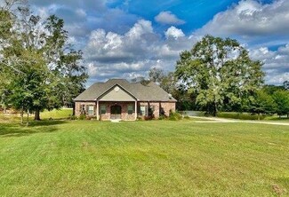 1026 Greenbriar Ln, McComb, MS 39648