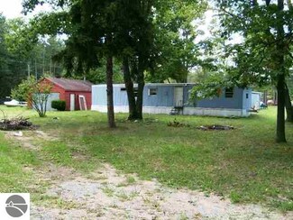 3045 N 3 1/2 Rd, Mesick, MI 49668