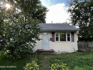 72 Fourth St, Middletown Township, NJ 07718