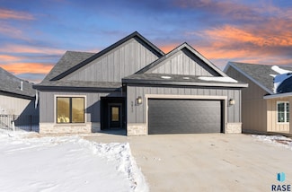 5812 E Rush St, Sioux Falls, SD 57110