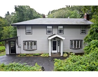 60 Waverly Rd, Woburn, MA 01801