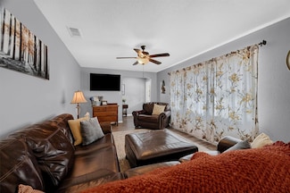 913 Amsden St, Denison, TX 75020