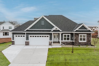 N55W19319 Red Crown Ln, Menomonee Falls, WI 53051