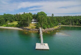 17 Kro Krest Ln, Sorrento, ME 04677