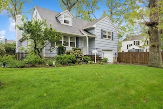 1836 Willis Ave, Merrick, NY 11566